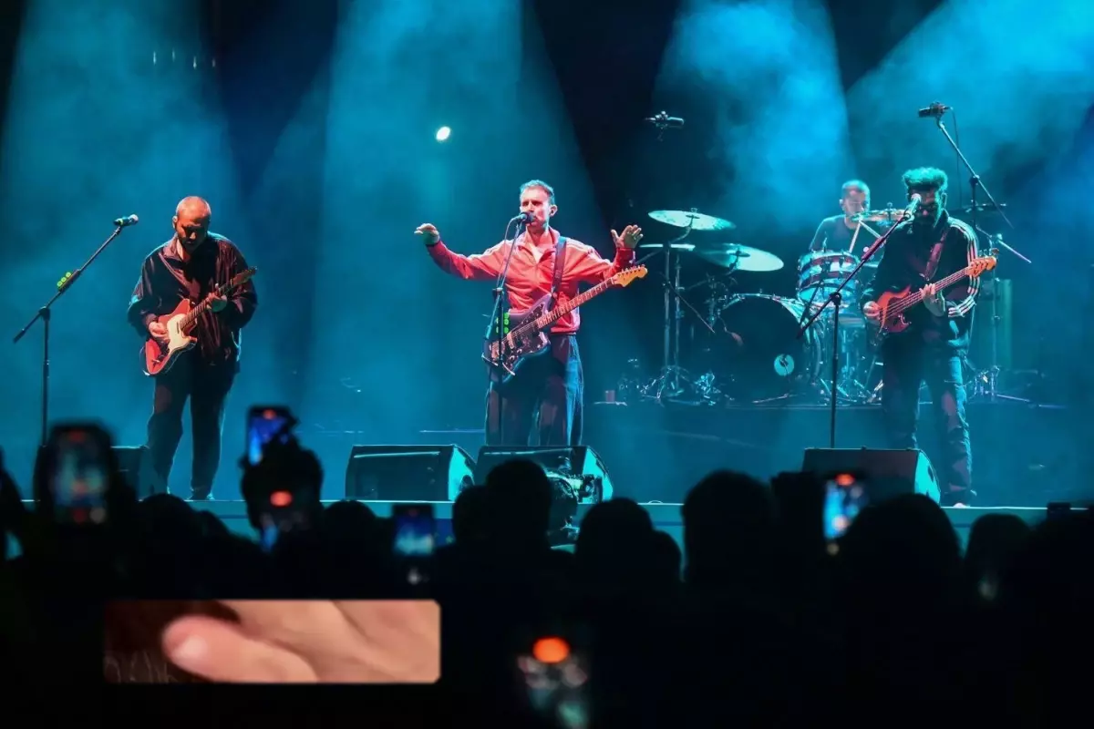 adamlar grubu faaliyetlerine ara verdi 7MhEe5HT