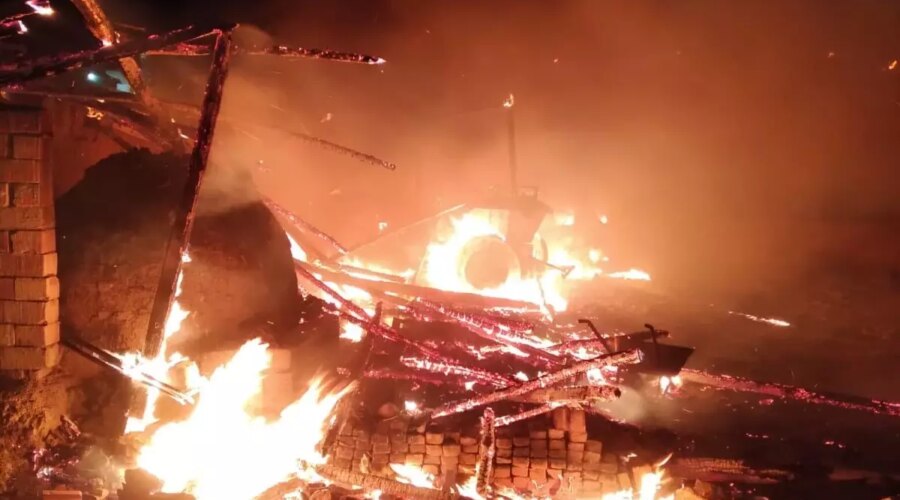 amasyada yangin 3 koyun ve araclar zarar gordu NRhGzWZZ