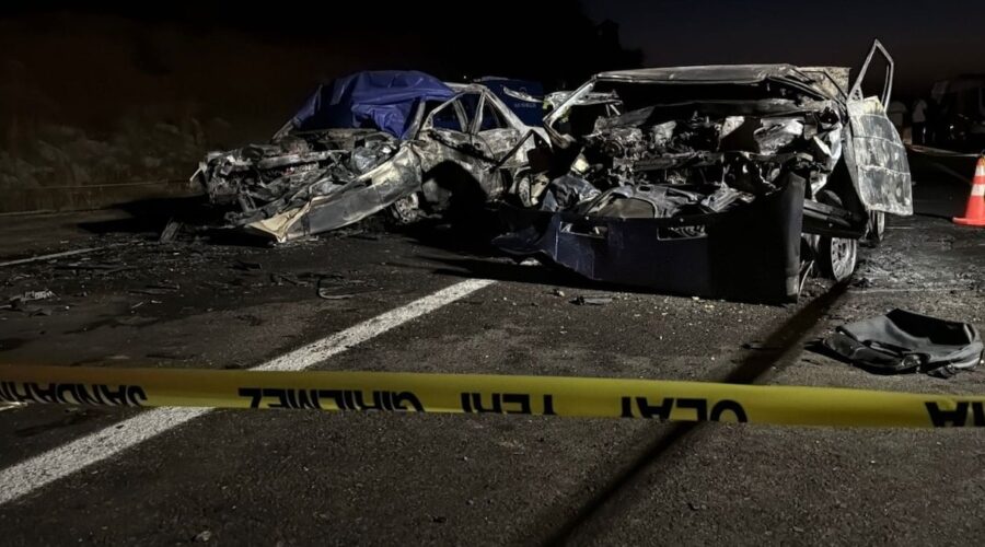 feci kazada otomobiller demir yiginina dondu 3 olu 5 yarali 7vpd86SR