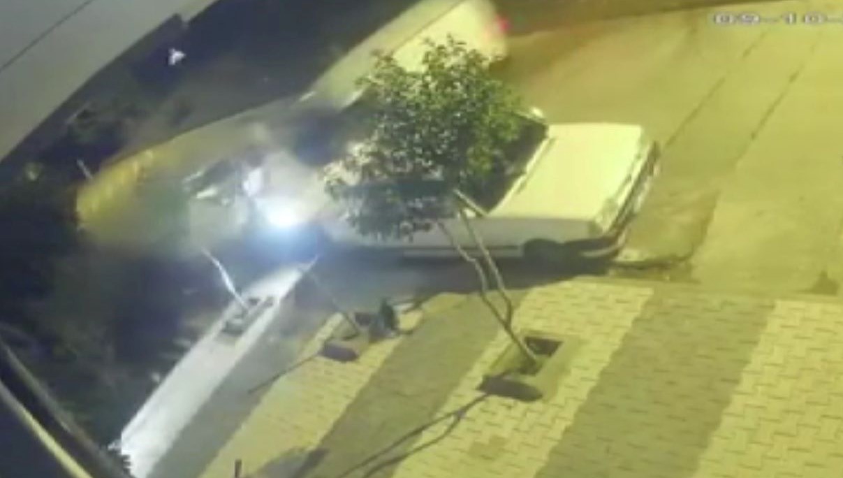 arnavutkoyde faciadan donuldu freni patlayan arac cocuklarin arasina daldi VX2DcJ8Z