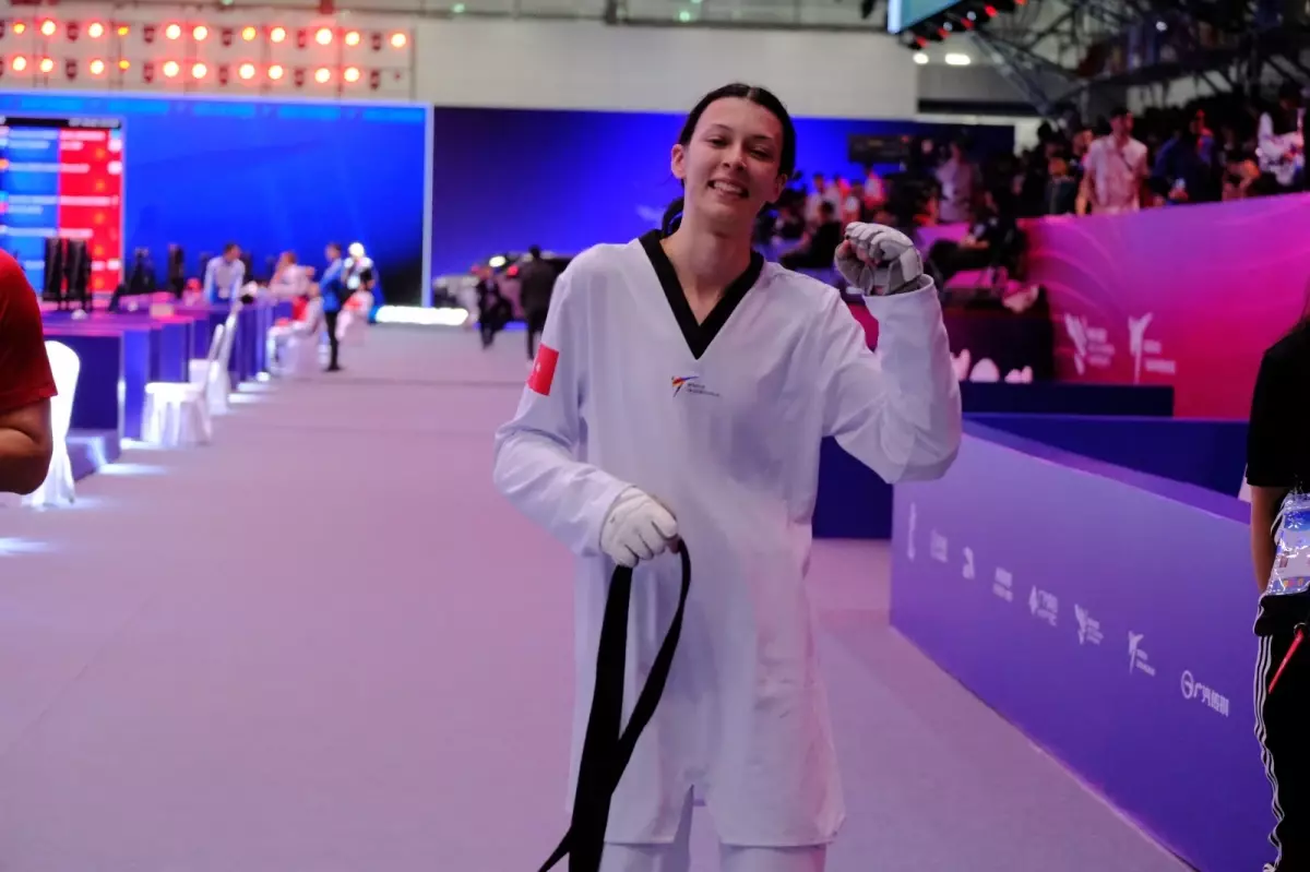 elif sude akgul dunya tekvando sampiyonasinda gumus madalya kazandi Yg6PiF1m.jpg