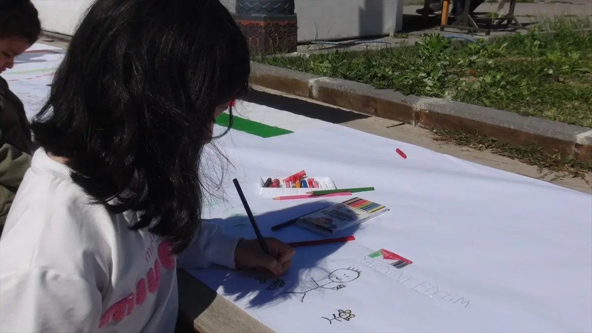 filistinli cocuklar icin ciz etkinligi UH53r3O4