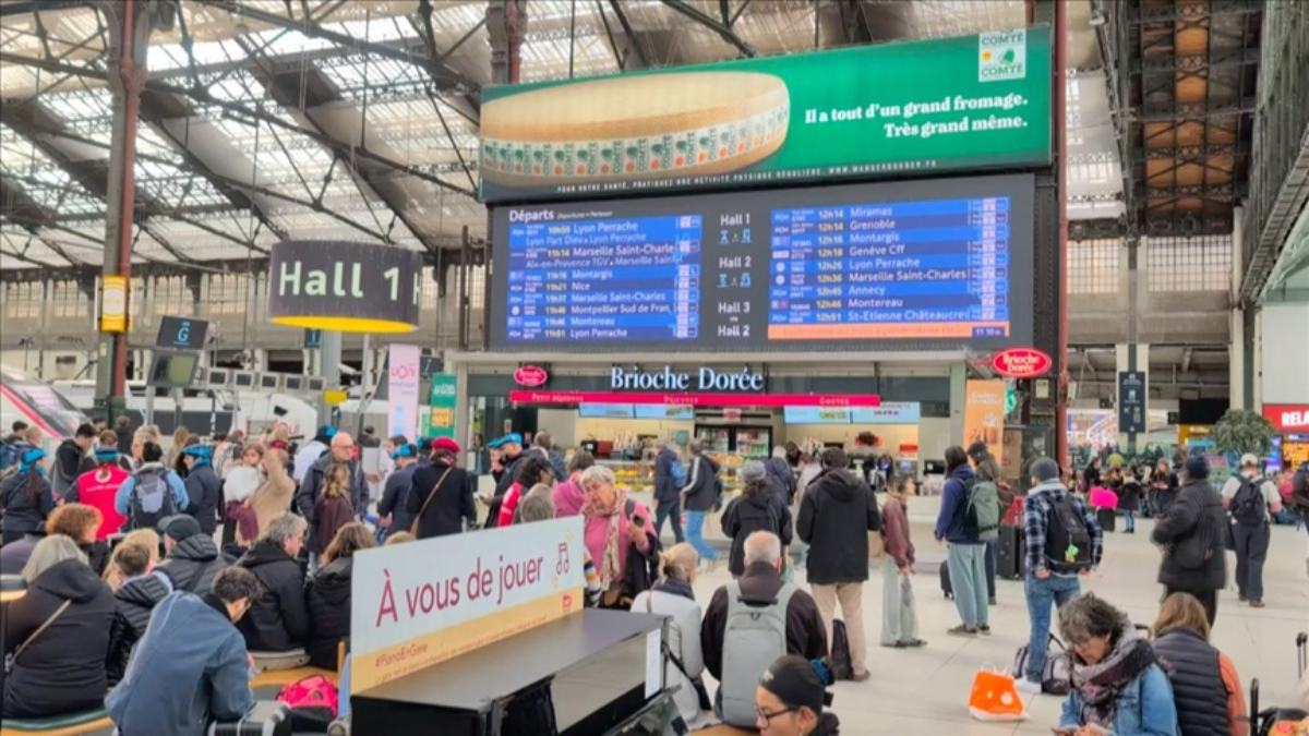 fransada sabotaj eylemi tren seferleri aksadi Gq3mCraR.jpg