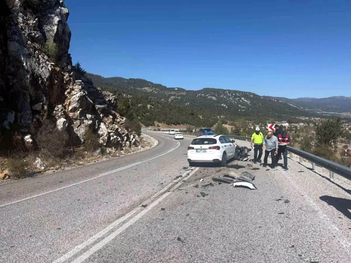 muglada otomobil motosiklet kazasi surucu hayatini kaybetti 9ZgZYNsw.jpg