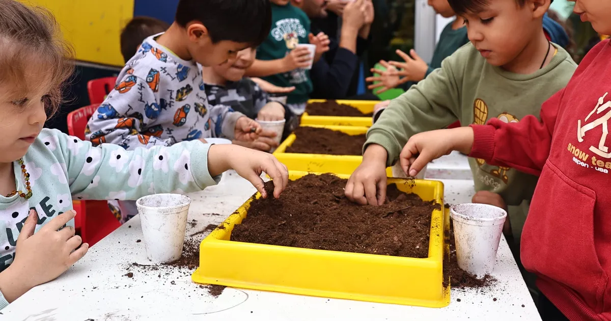 Antalya’da minik eller toprakla buluştu