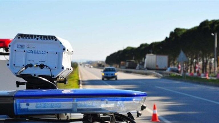 trafikte-yeni-hiz-cezasi-sistemi-yerlesim-ici-ve-disi-ayrildi-9-kademeli-ceza-donemi-basladi-6EFsnx6z.jpg