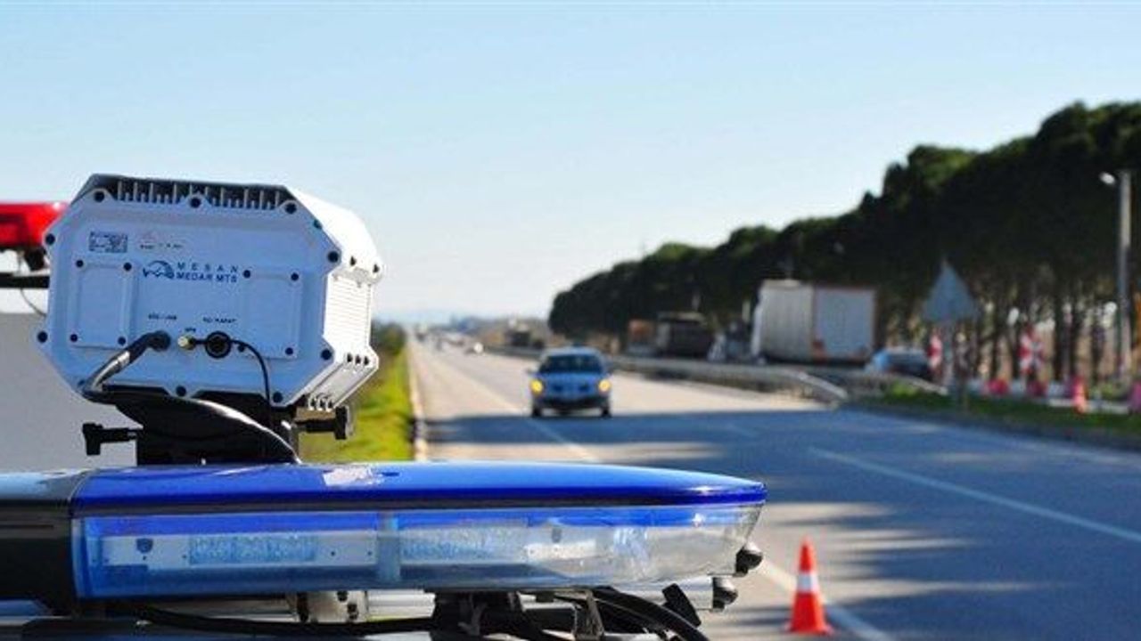 trafikte-yeni-hiz-cezasi-sistemi-yerlesim-ici-ve-disi-ayrildi-9-kademeli-ceza-donemi-basladi-6EFsnx6z.jpg