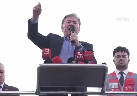 CHP'den Burcu Köksal'a Sert Tepki: "Halkın İçinde Nasıl Dolaşacaksın?"
