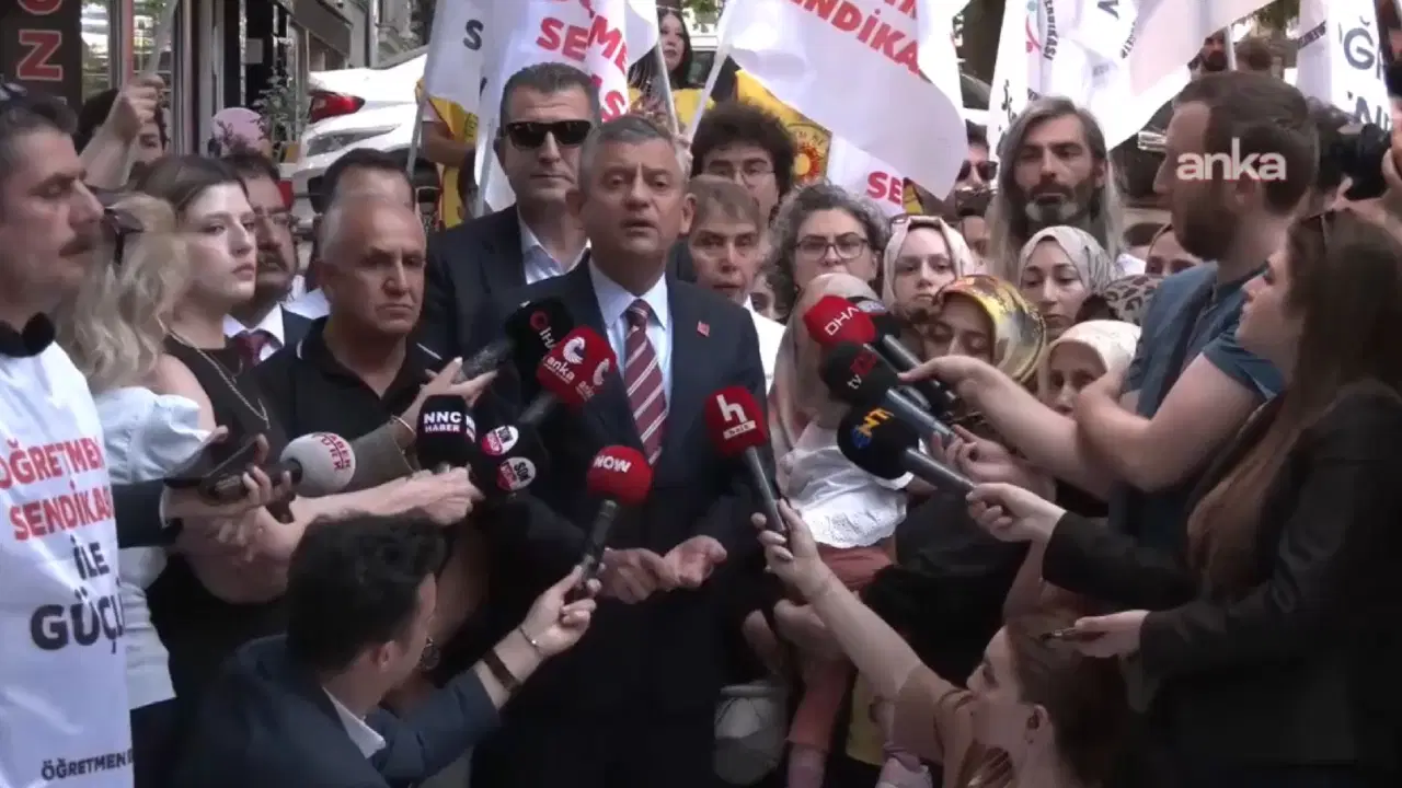 Özgür Özel, Açlık Grevindeki Öğretmenlerle Bir Araya Geldi